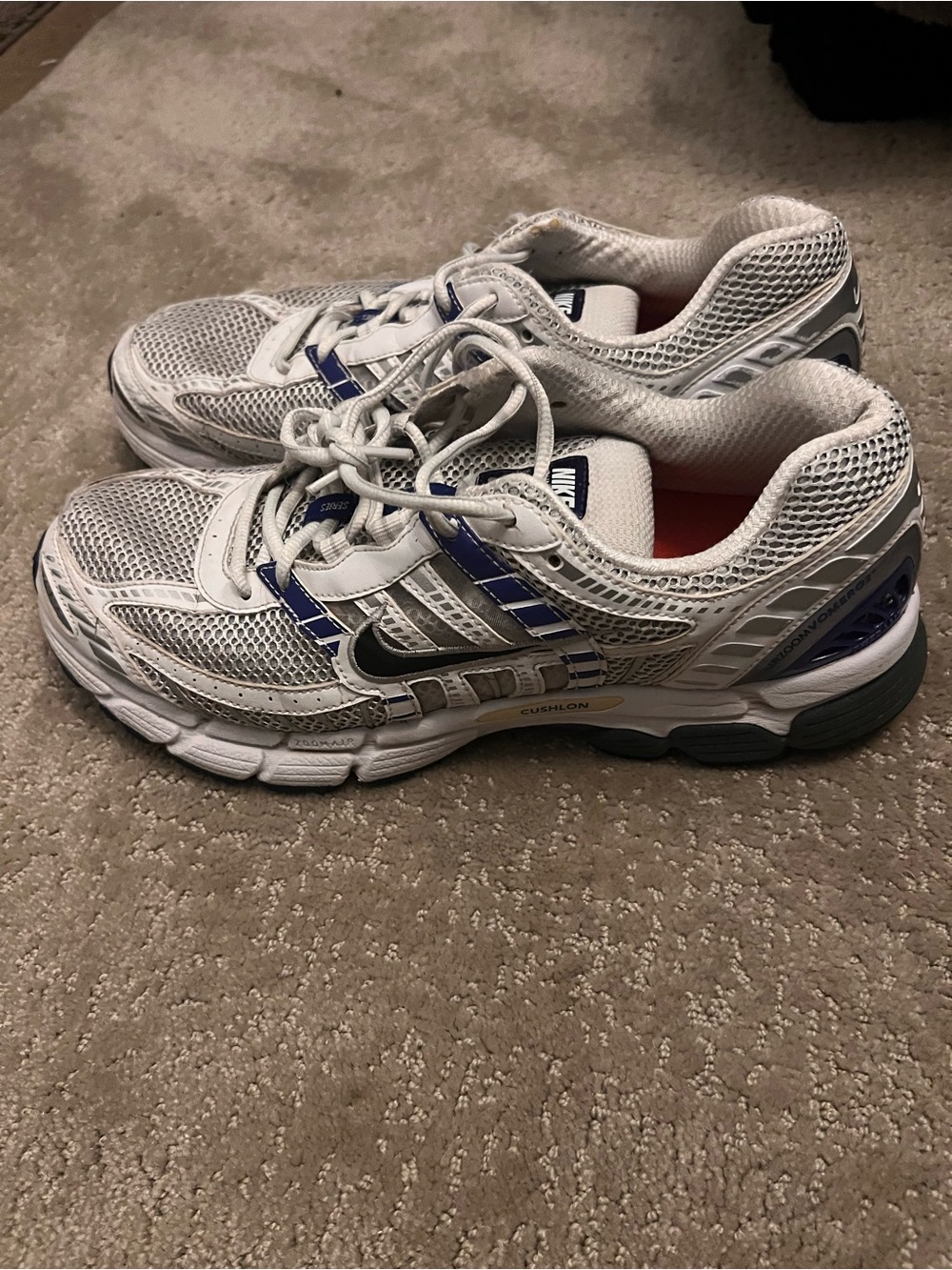 Nike Air Zoom Vomero Men’s White Athletic Running Shoes with Blue Accents